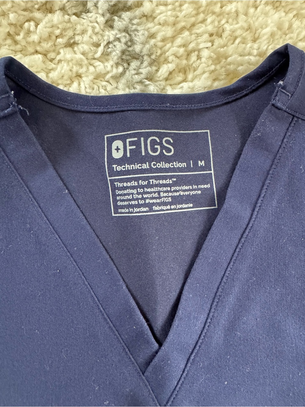 FIGS Caterina One Pocket Navy Scrub Top- M - Picture 4 of 4